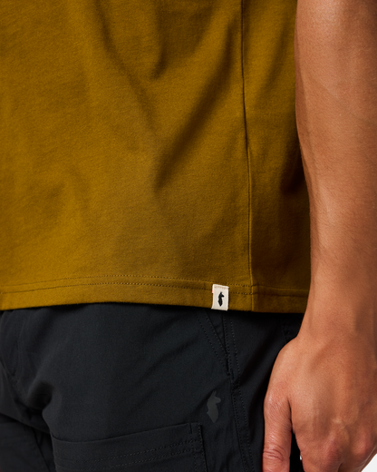 Casual Adventure Style Cotopaxi Mountain T-Shirt - Men s