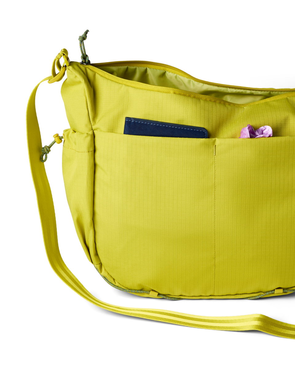 Versatile Hauling Viaje 12L Shoulder Bag