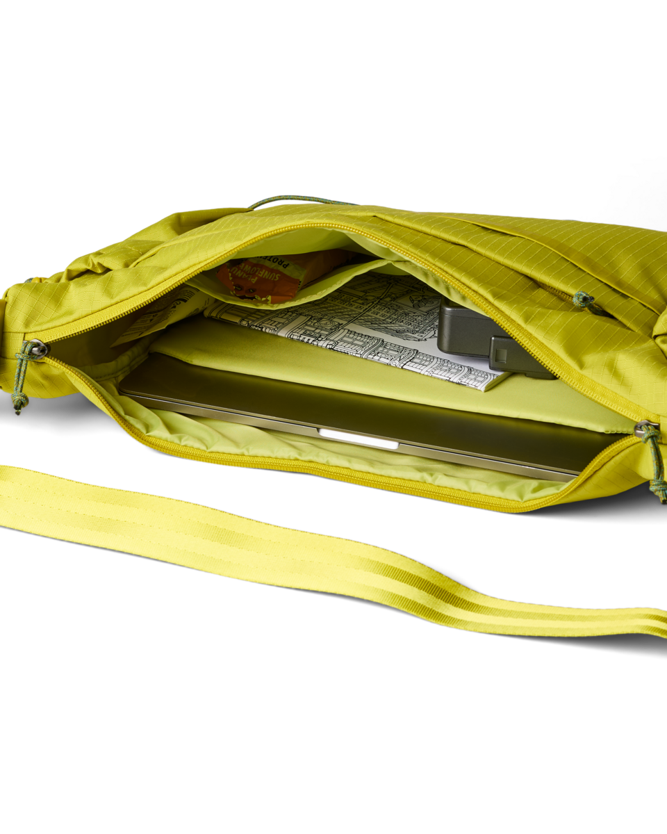 Versatile Hauling Viaje 12L Shoulder Bag