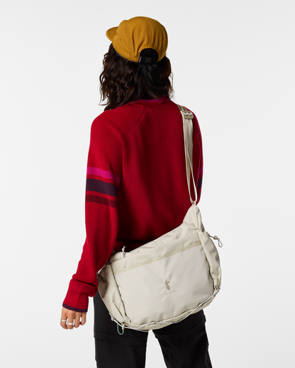 Versatile Hauling Viaje 12L Shoulder Bag