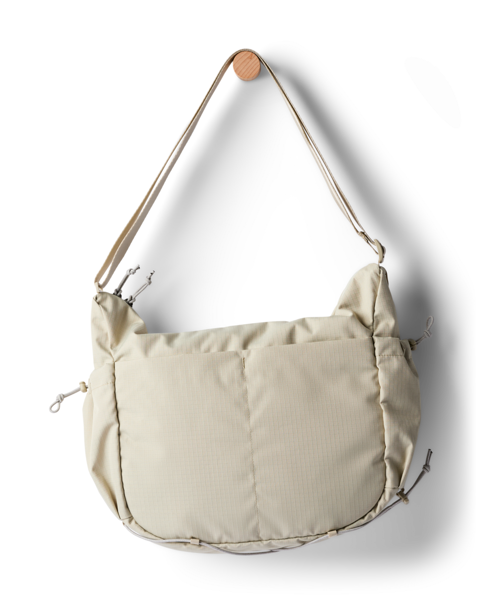 Versatile Hauling Viaje 12L Shoulder Bag