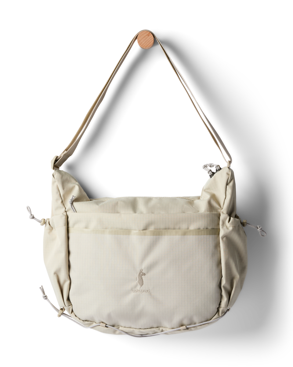 Versatile Hauling Viaje 12L Shoulder Bag